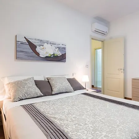 Cattaneo Arena Apartaments Lägenhet *